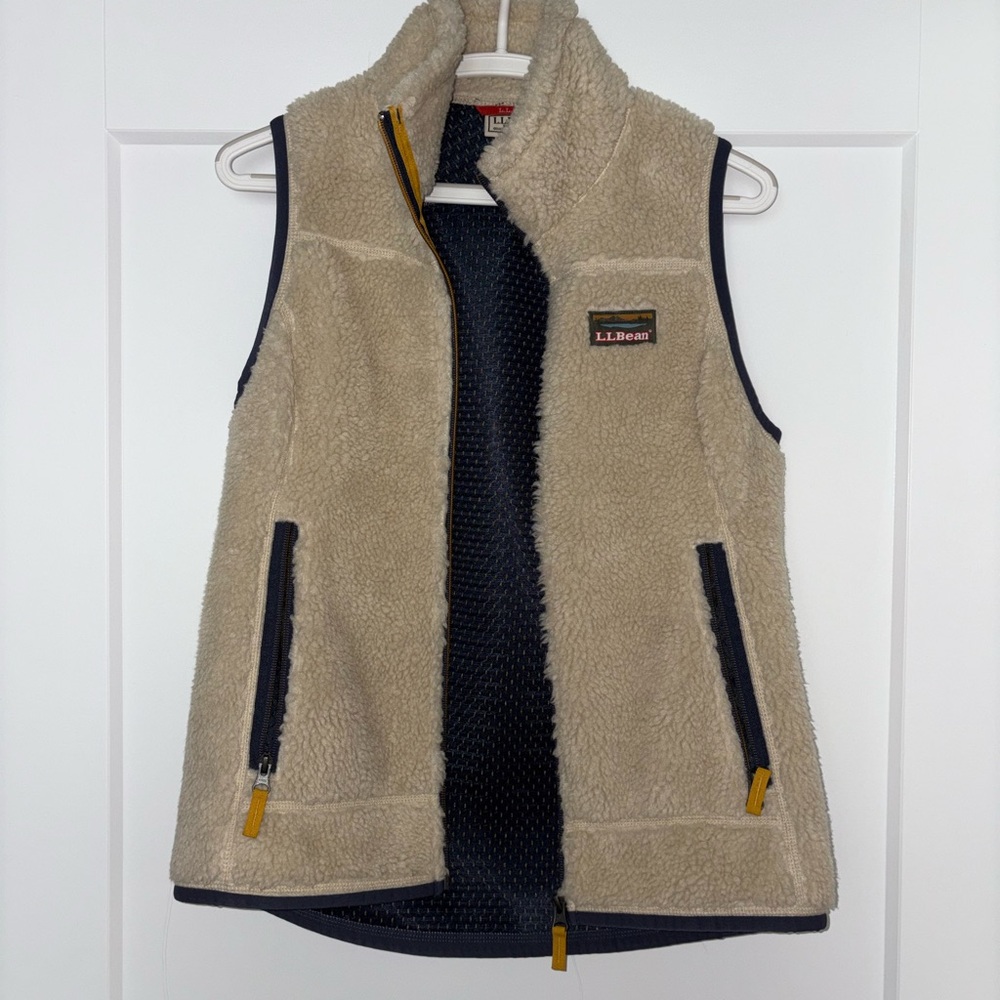 L. L. Bean Sherpa vest in great condition - Picture 2 of 6
